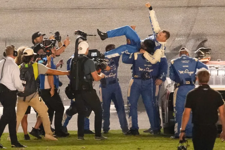 Preece wins at Daytona on Saturday to take final playoff spot